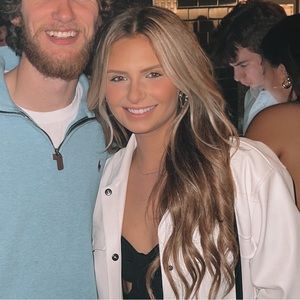 Meet your Posher, Caitlin